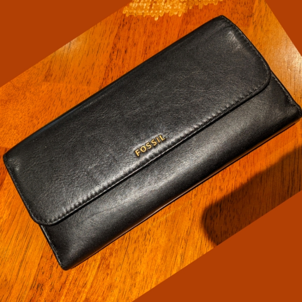Black leather Fossil double sided snap clutch wallet